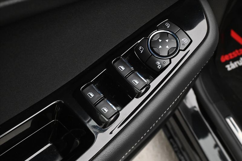 Ford S-MAX 2,0 EcoBlue 140 kW AT8 Titaniu - fotka 24 z 30