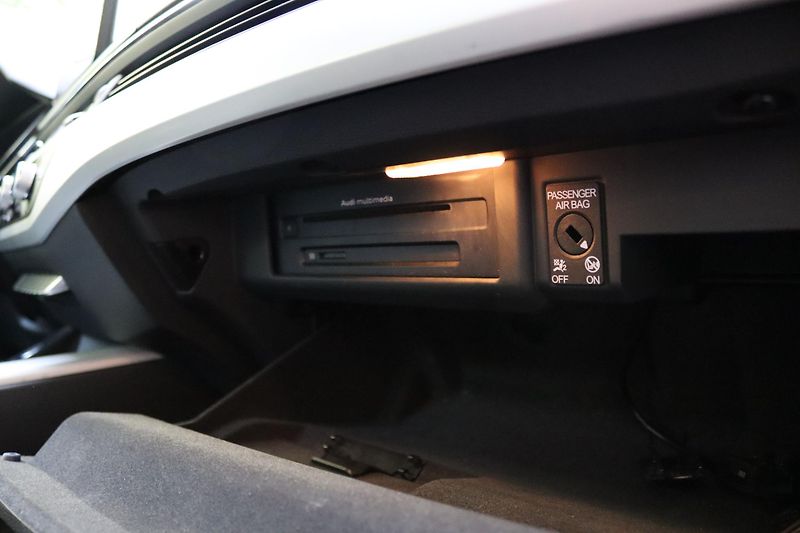 Audi A4 2.0TDI S-TRONIC SEDAN 110kW - fotka 47 z 50