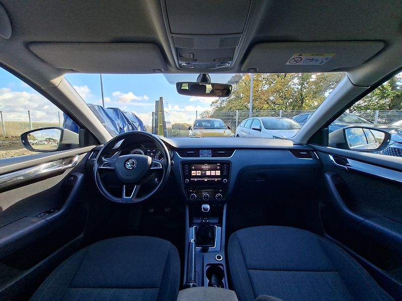Škoda Octavia COMBI 2,0 TDI 150k M6 - fotka 2 z 25