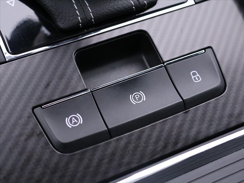 Škoda Superb 2,0 TDI 110kW SportLine Combi - fotka 29 z 38