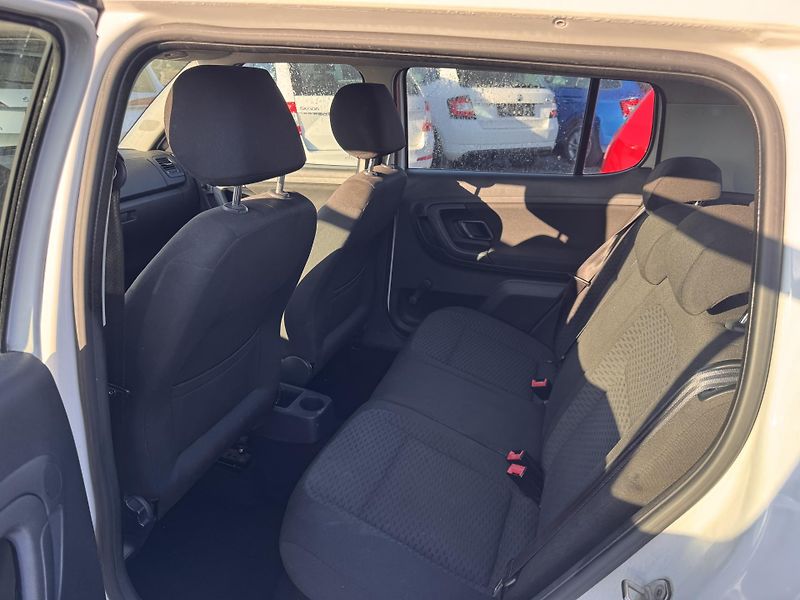 Škoda Fabia II 1.2 HTP, 44 kW - fotka 14 z 18
