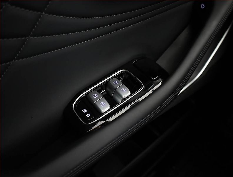 Omoda 9 (2026) SHS 1.5 PHEV - fotka 18 z 26