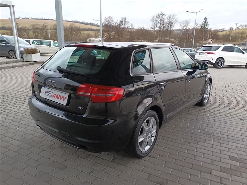Audi A3 1,6 TDI,XENON,VÝHŘEV,  Sportba - fotka 5 z 33