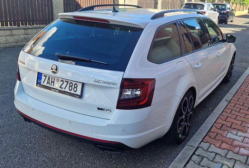 Škoda Octavia (2018) 2.0 TSI RS DSG 245 - fotka 6 z 47