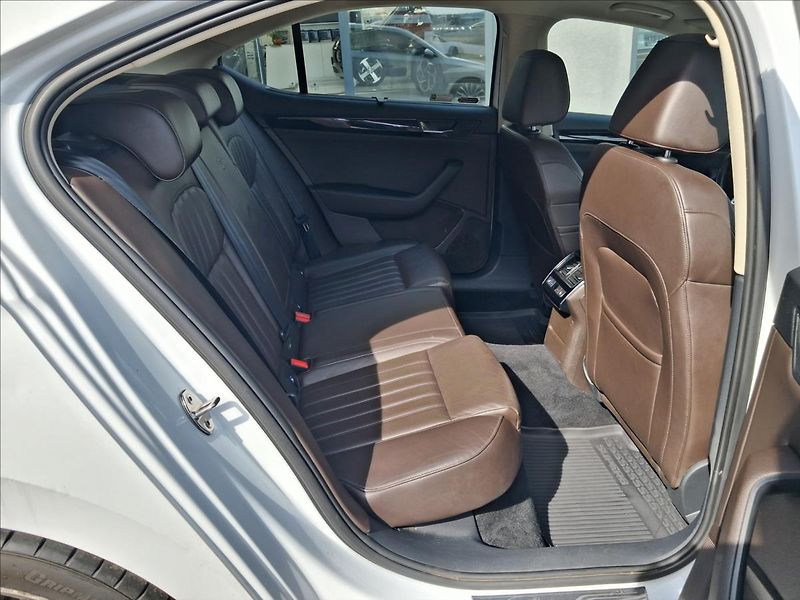 Škoda Superb 2,0 TDI DSG 4x4 L&K Pano - fotka 17 z 22
