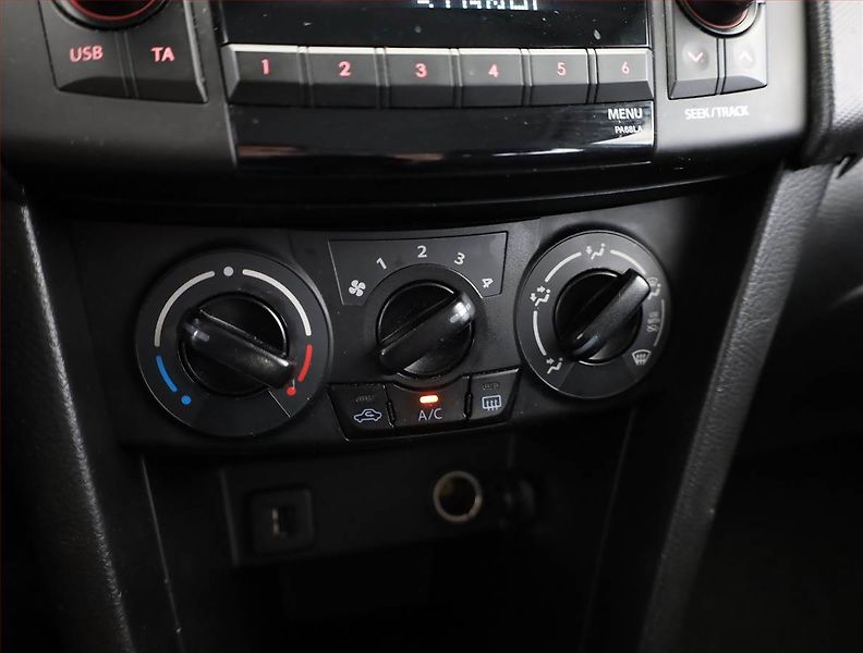 Suzuki Swift (2017) 1.2, Serv.kniha, Tempomat - fotka 9 z 14