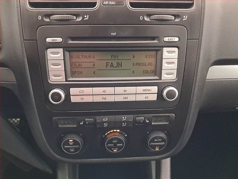 Volkswagen Golf (2007) 1.6, po STK, udržované - fotka 12 z 17
