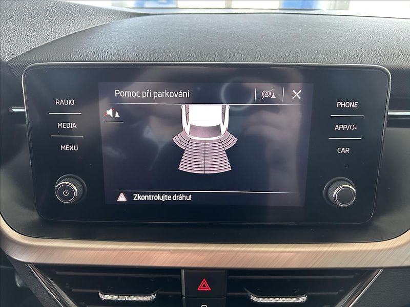 Škoda Scala 1,0   TSI 81kW,STYLE,ČR,TAŽNÉ - fotka 15 z 26