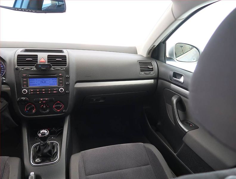 Volkswagen Jetta (2006) 2.0 TDI, Serv.kniha, Tažné - fotka 8 z 15