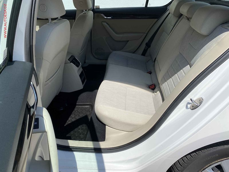 Škoda Octavia (2015) 1.6TDi, ČR, AC, výhřev sed - fotka 10 z 17