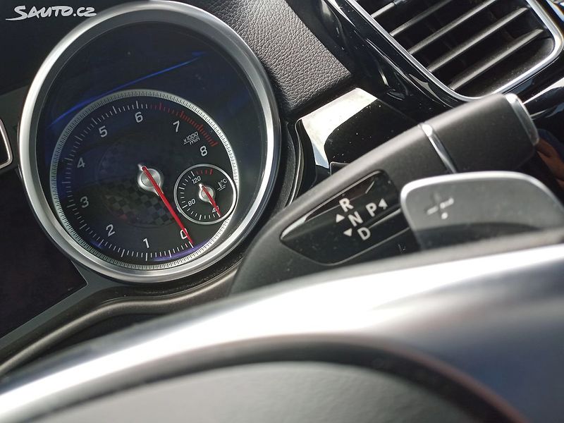 Mercedes-Benz GLE COUPE 450 AMG 3.0 270kW - fotka 19 z 36