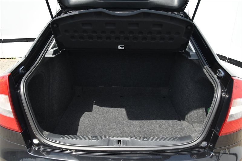 Škoda Octavia 1.4 MPI 80 TKM 1.MAJITEL ČR - fotka 11 z 18