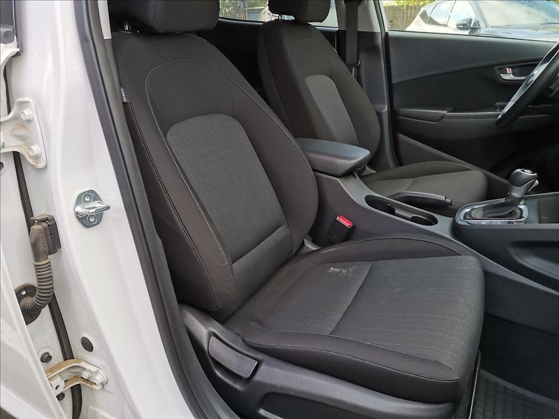 Hyundai Kona 1,6 T-GDI 145kW Smart AT - fotka 11 z 19