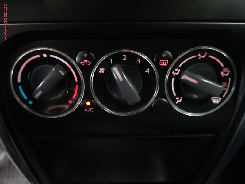 Suzuki SX4 (2006) 1.9 D, AC, výhřev sed - fotka 16 z 20