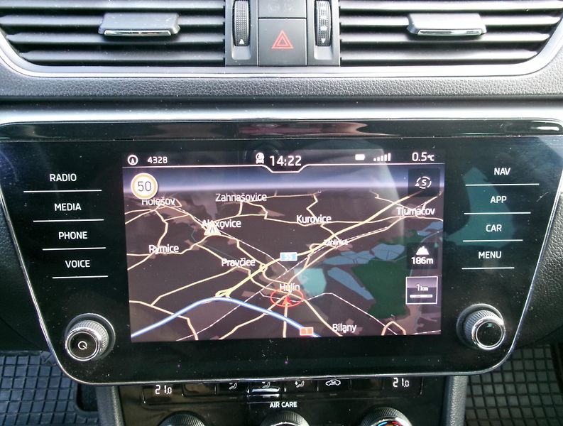 Škoda Superb 2.0 TDI NAVI AUTOKLIMA  - fotka 21 z 35