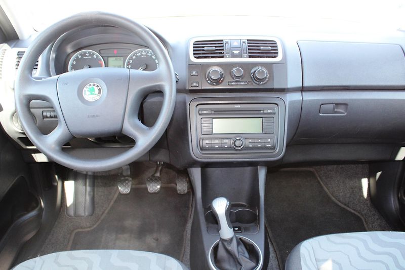 Škoda Fabia (2009) 1,4i 16V KLIMA EL.OKNA TAŽNÉ - fotka 13 z 16
