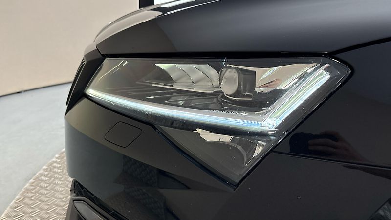 Škoda Superb 2.0 TSI DSG Sportline Combi - fotka 18 z 33