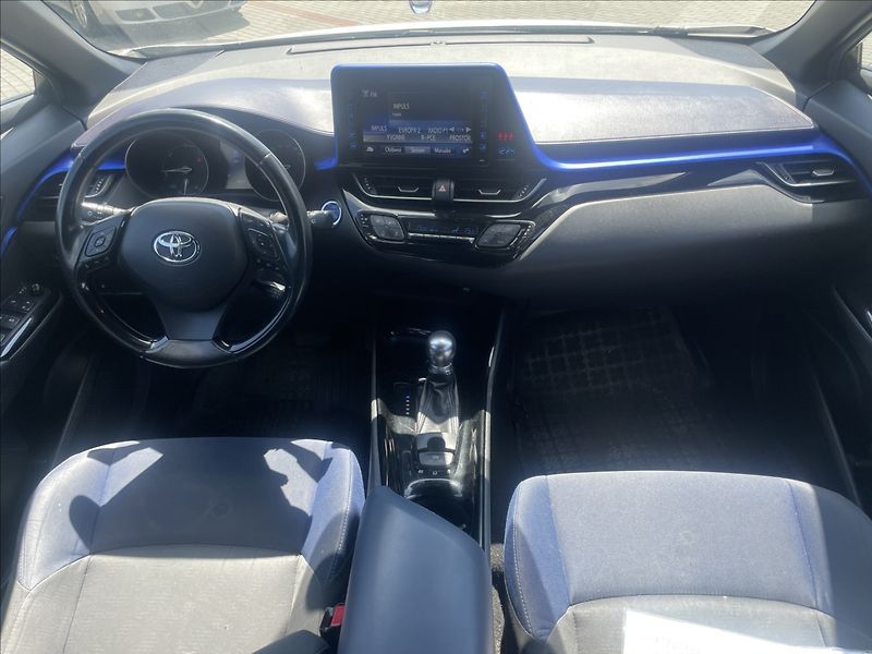 Toyota C-HR 1,8 i 73kw Hybrid e-CVT - fotka 13 z 34