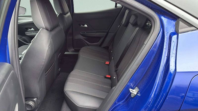 Opel Mokka (2025) GS 1.2 TURBO (96kW/130k) AT8/6 - fotka 18 z 23