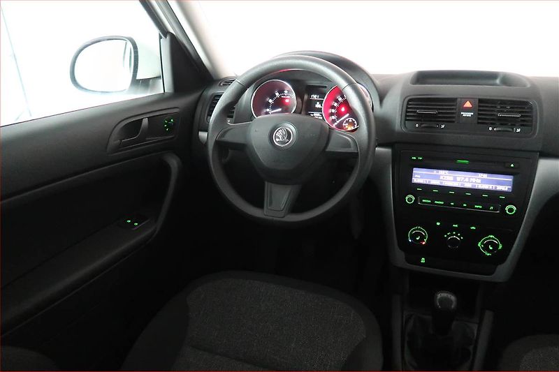 Škoda Yeti (2014) 1.2 TSI, Vyhř. sedaček - fotka 7 z 14
