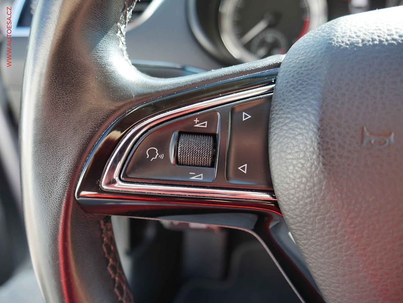 Škoda Octavia (2018) 1.6 TDi, Ambition, DSG, navi - fotka 20 z 24