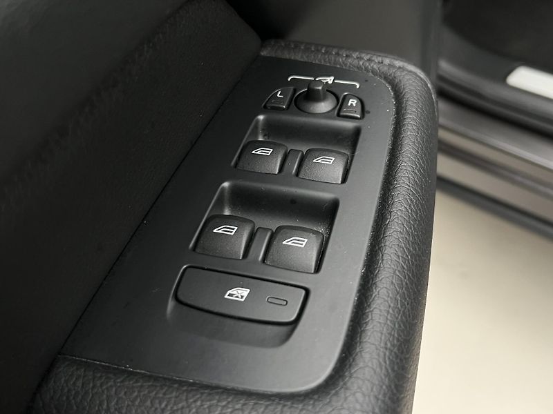 Volvo XC60 B5 AWD INSCRIPTION AUT - fotka 47 z 48