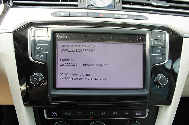 Volkswagen Passat 2,0 TDi  HIGHLINE, 4 x 4, DSG - fotka 31 z 38