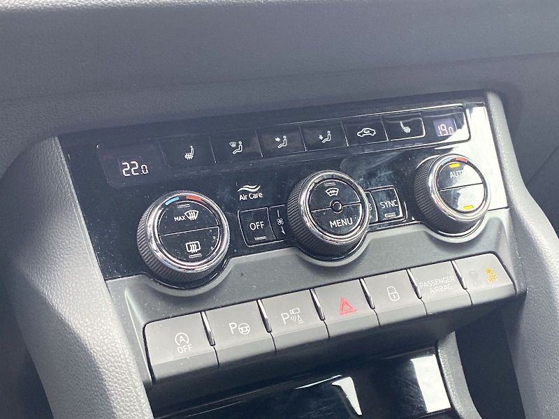 Škoda Karoq (2025) 1.5 TSI DSG Sportline - fotka 23 z 45