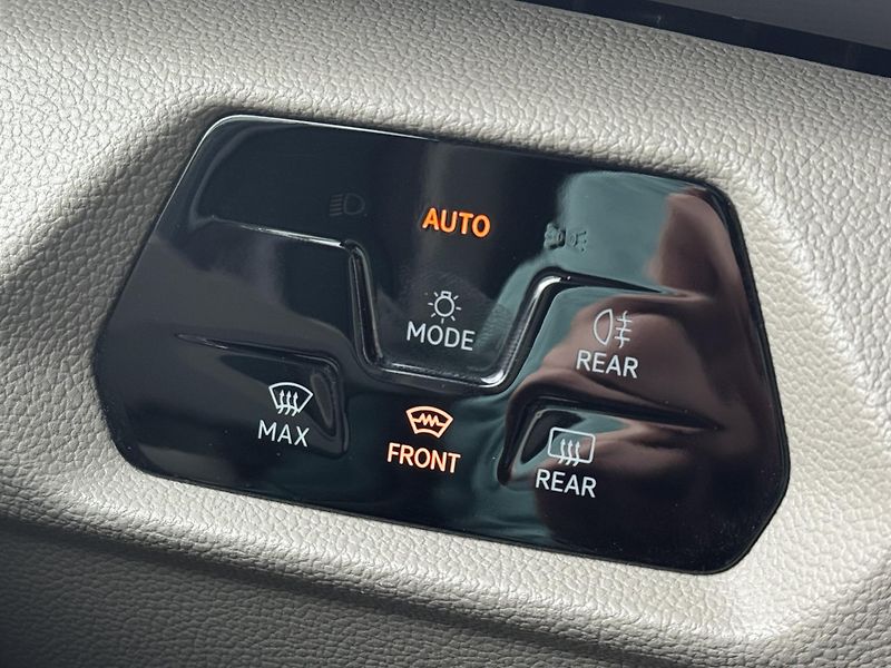 Volkswagen Multivan (2022) T7 2.0TDi Style+, 1.MAJ, DPH   - fotka 27 z 48