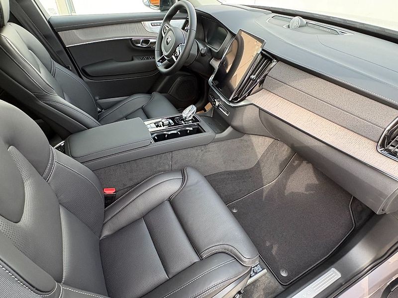 Volvo XC90 Plus Dark T8 299kW - fotka 21 z 25