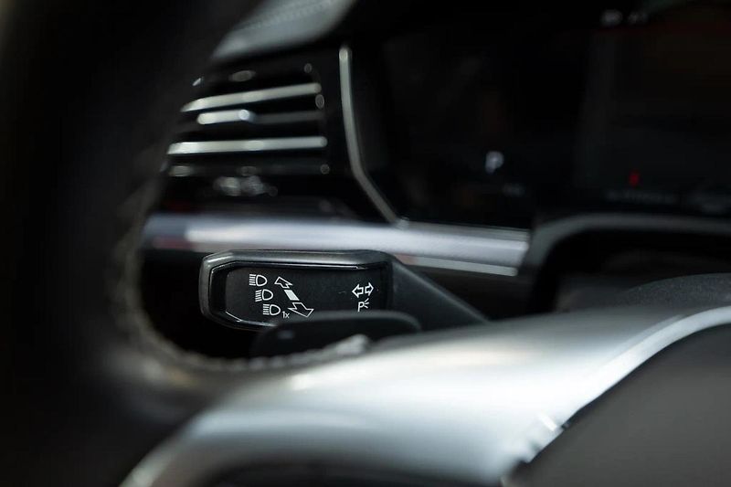 Volkswagen Touareg R-Line 3.0 TDI 210 kW - fotka 24 z 50