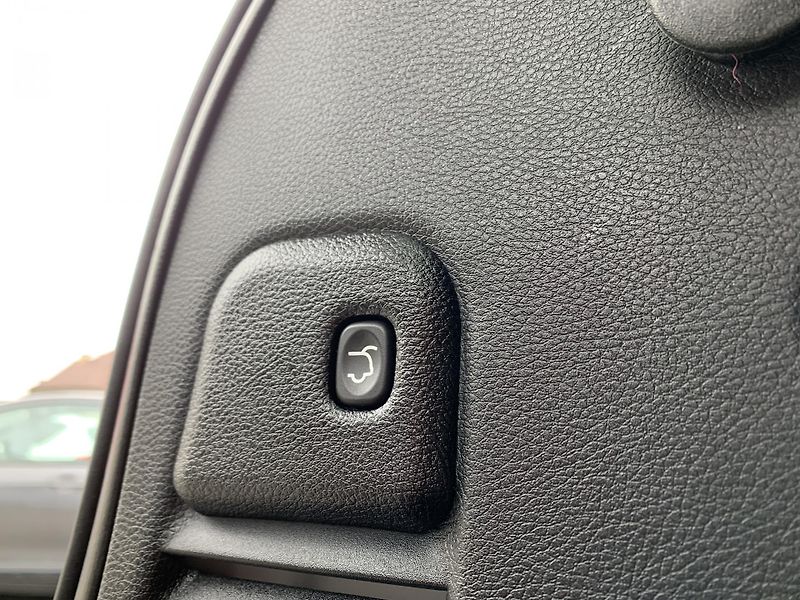 Jeep Grand Cherokee 3.0CRD LIMITED NAVI KAMERA  - fotka 36 z 52