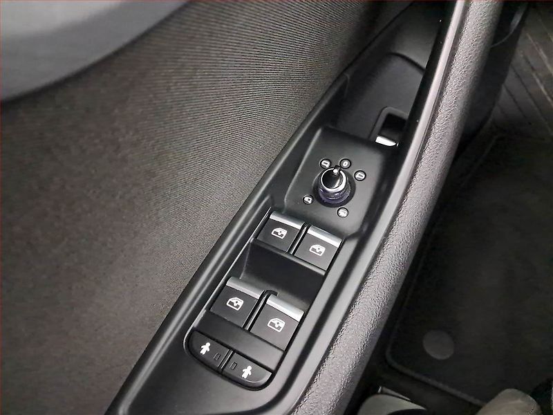 Audi A4 (2019) 40 TDI, 4X4, Automat, Navi - fotka 16 z 18