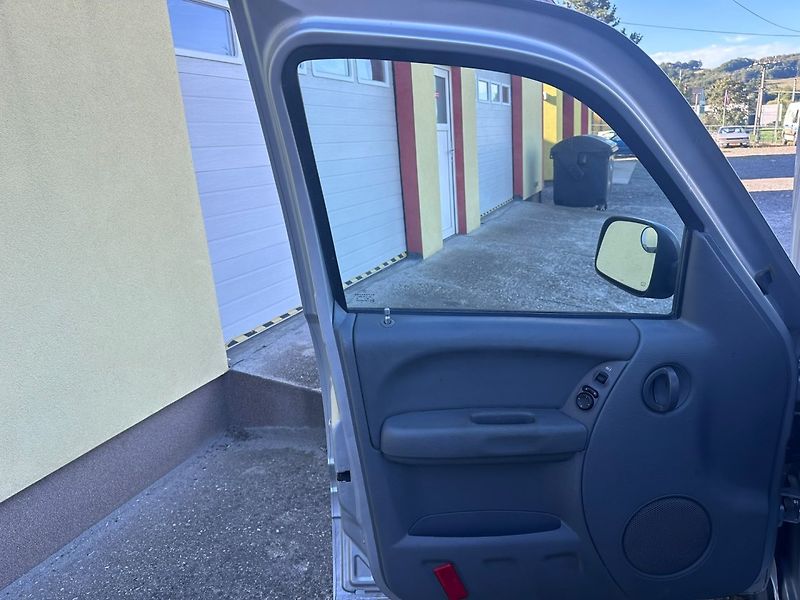 Jeep Cherokee (2005) Renegade 3.7i 4x4/Tažné - fotka 11 z 29