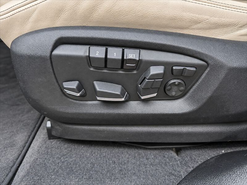 BMW X5 40e Xdrive LED HUD PANO TZ - fotka 39 z 42