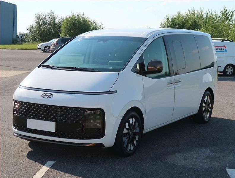 Hyundai Staria (2022) 2.2 CRDi - fotka 2 z 15