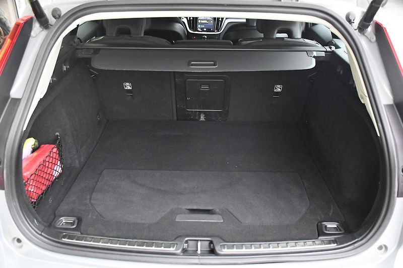 Volvo V60 2.0B4 LED NAV TAŽNÉ - fotka 44 z 49