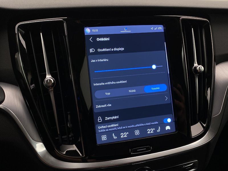 Volvo V60 T6 AWD RECHARGE CORE AUT CZ - fotka 50 z 56