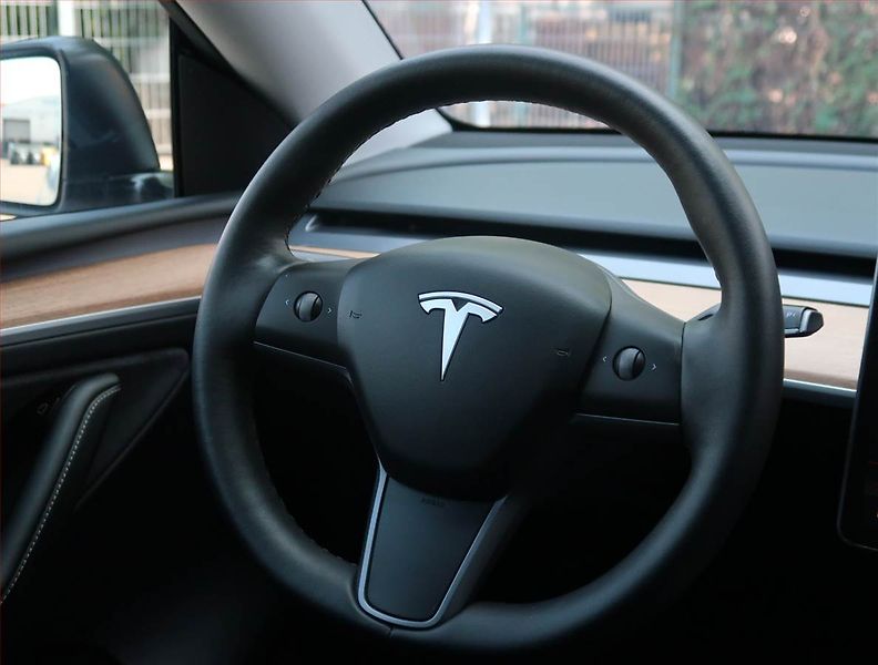 Tesla Model Y (2022) Performance 79kWh - fotka 17 z 21