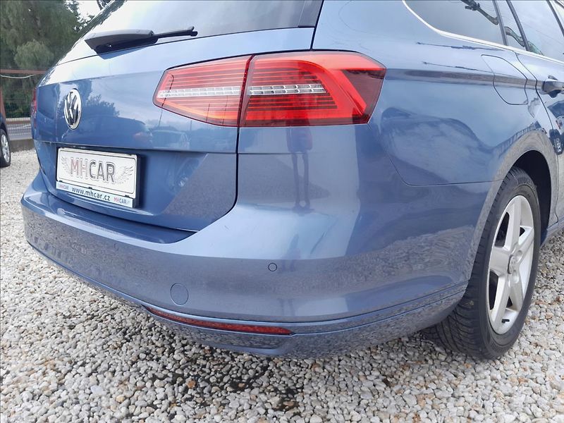 Volkswagen Passat Variant 2.0 TDI 110KW - fotka 15 z 59