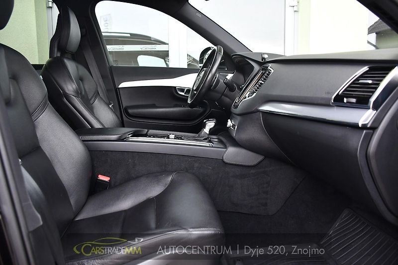 Volvo XC90 D5 AWD MOMENTUM ČR - fotka 12 z 39