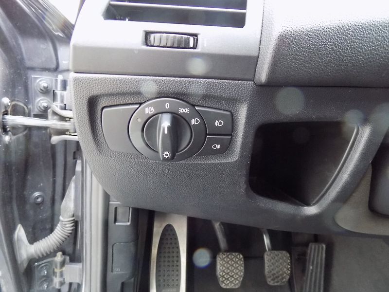 BMW Řada 1 (2006) 130i/M-Paket/NAVI/Bi-xenon/ - fotka 22 z 34