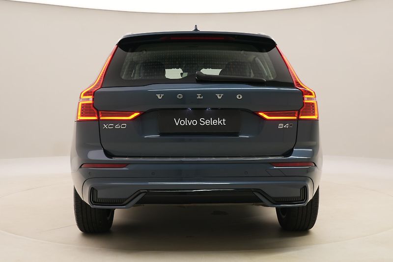 Volvo XC60 B4 AWD DARK PLUS AUT CZ - fotka 12 z 60