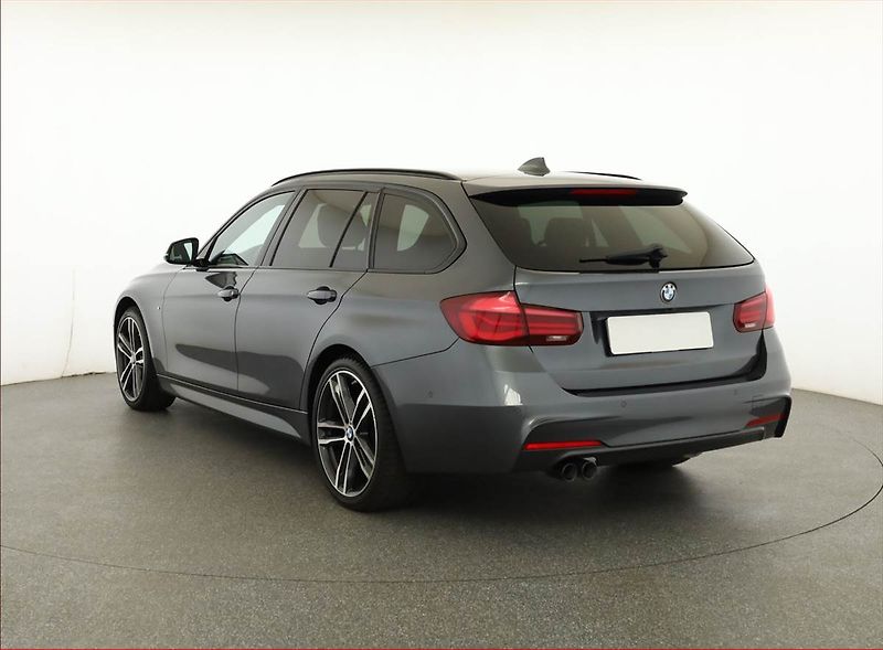 BMW Řada 3 (2019) 320 d xDrive, 4X4, Automat - fotka 4 z 21