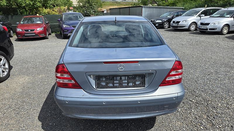Mercedes-Benz Třídy C MERCEDES BENZ C180 AVANTGARDE - fotka 21 z 29