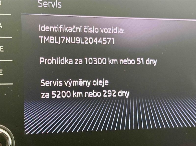 Škoda Karoq 2,0 TDI AMBITION 4X4 AT - fotka 13 z 15