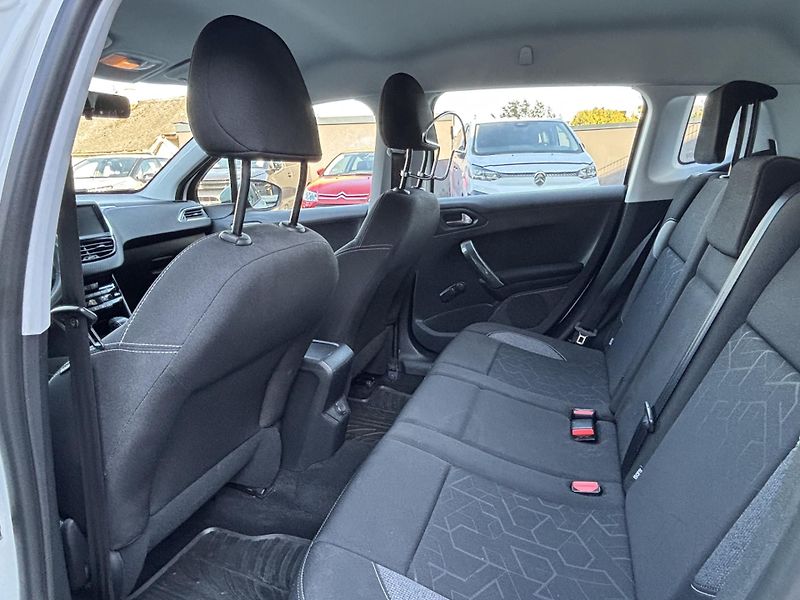 Peugeot 2008 1,2 PureTech 82k MAN6 - fotka 6 z 10