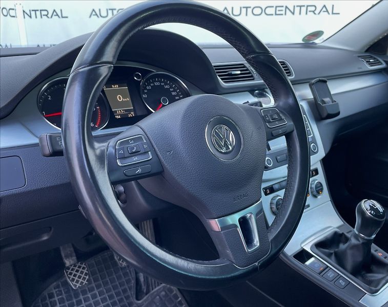 Volkswagen Passat 2,0 TDi,103kW,HIGHLINE,STK 7/2 - fotka 13 z 26