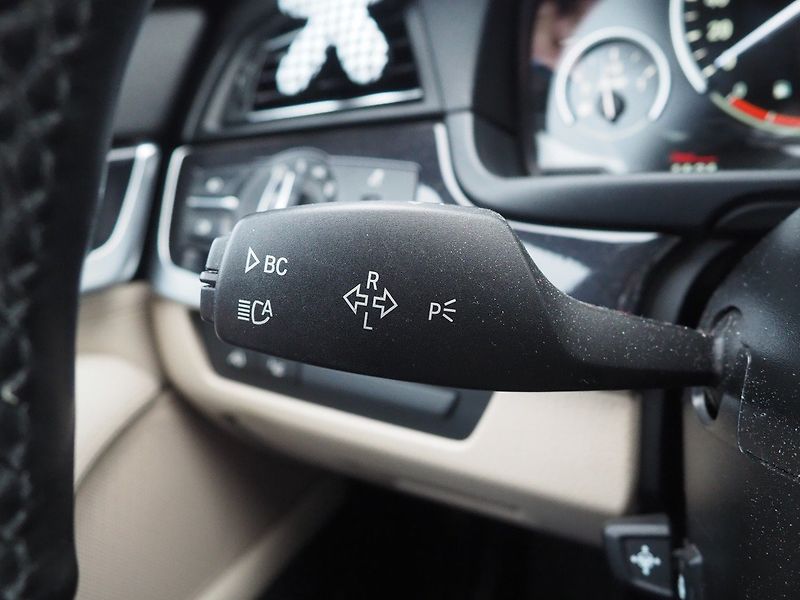 BMW Řada 5 (2014) 3.0D xDrive, Headup display - fotka 24 z 37