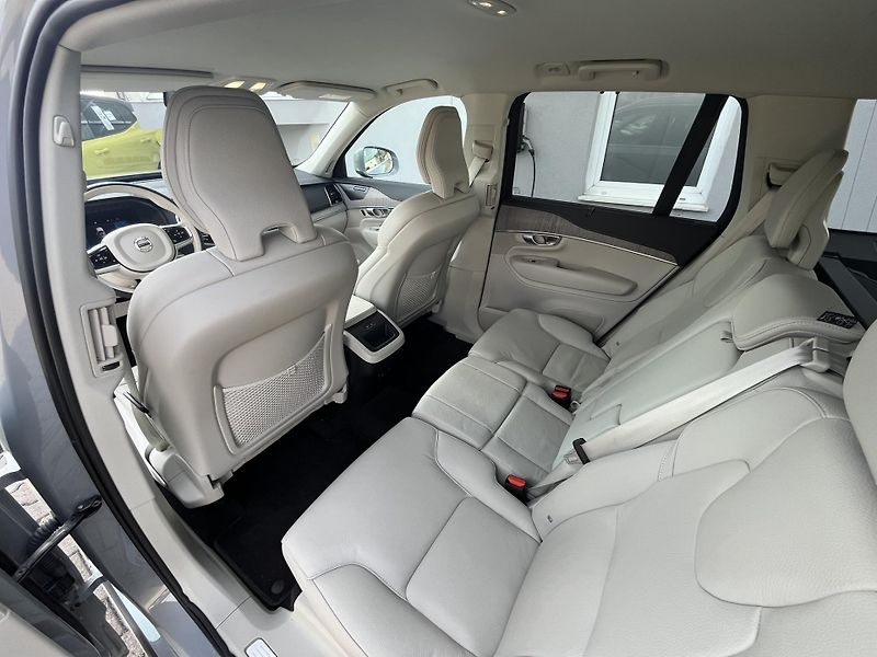 Volvo XC90 B5 (nafta) AWD PLUS BRIGHT *7M - fotka 12 z 42